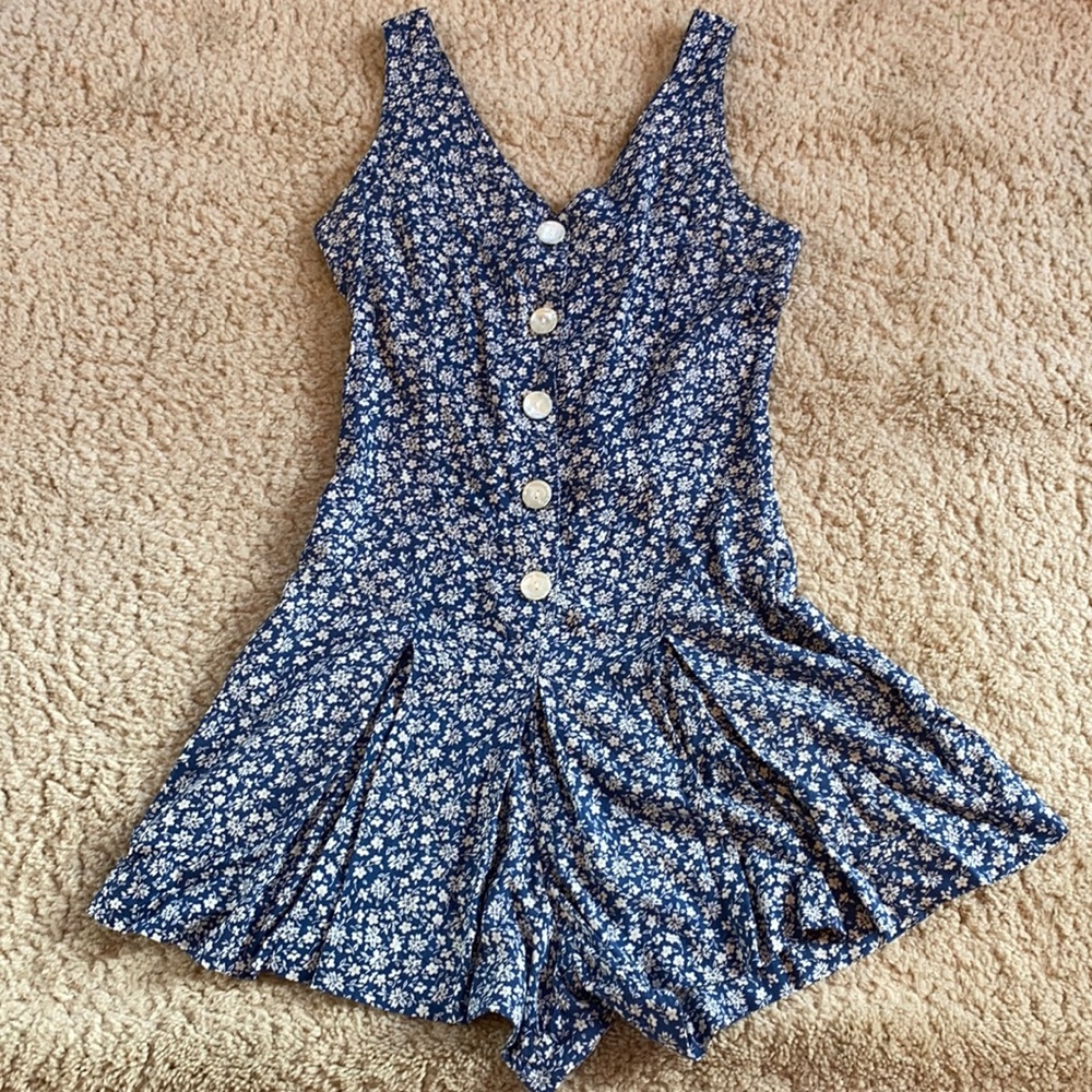 Size 3/4 blue & white floral romper with buttons